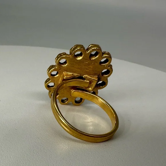 VINTAGE SARAH COVENTRY “Portrait” Adjustable Multi size COLLECTABLE RING 1970’s - Picture 5 of 6